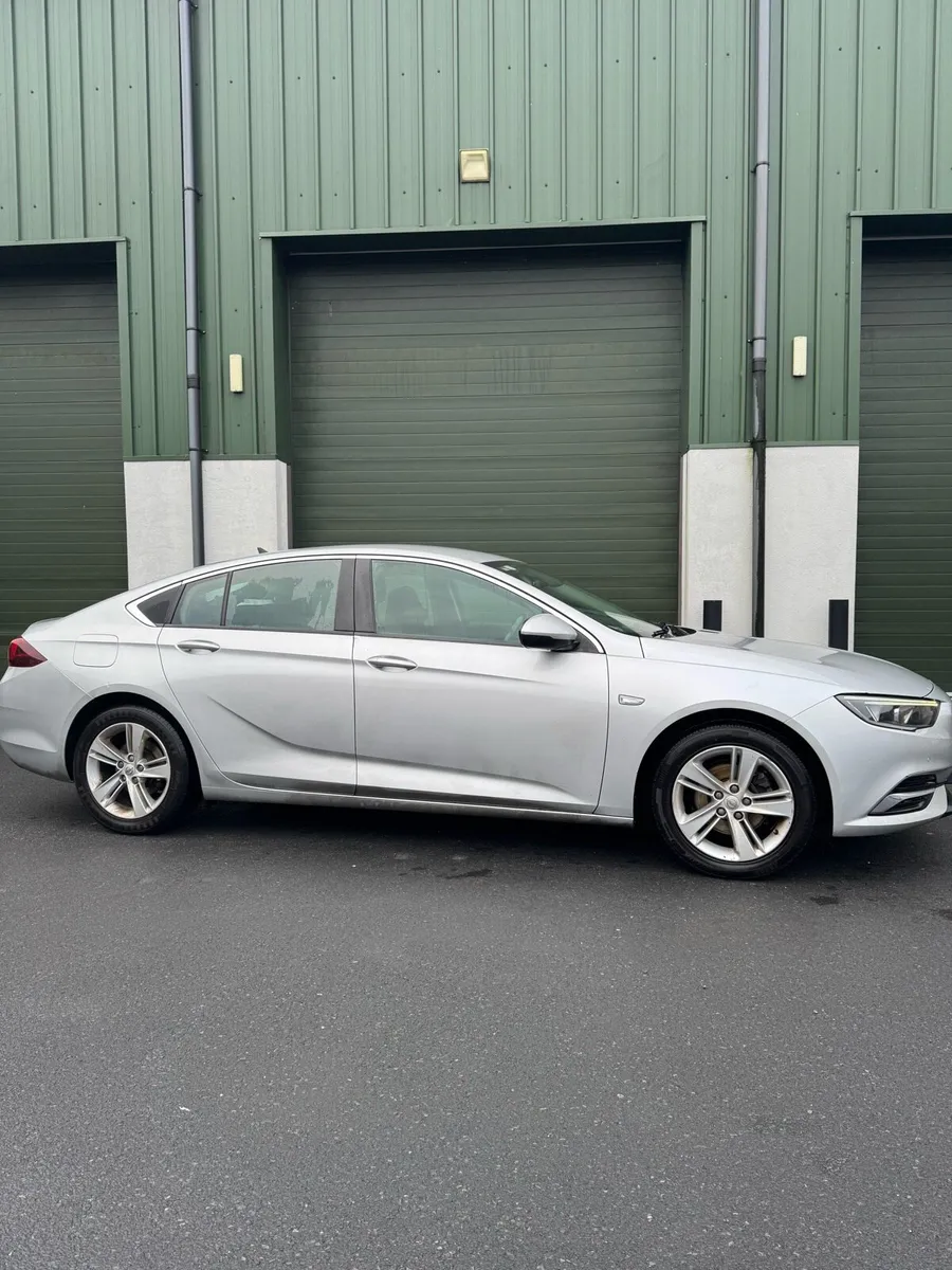 Opel Insignia 2021 low mileage - Image 2
