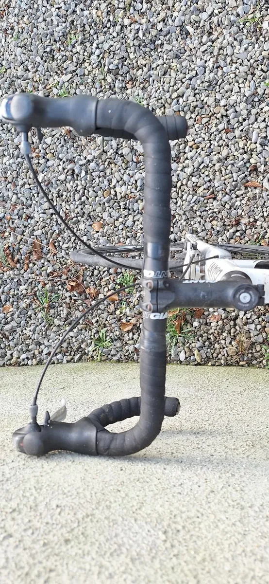 Giant Men's Road bike - Image 2