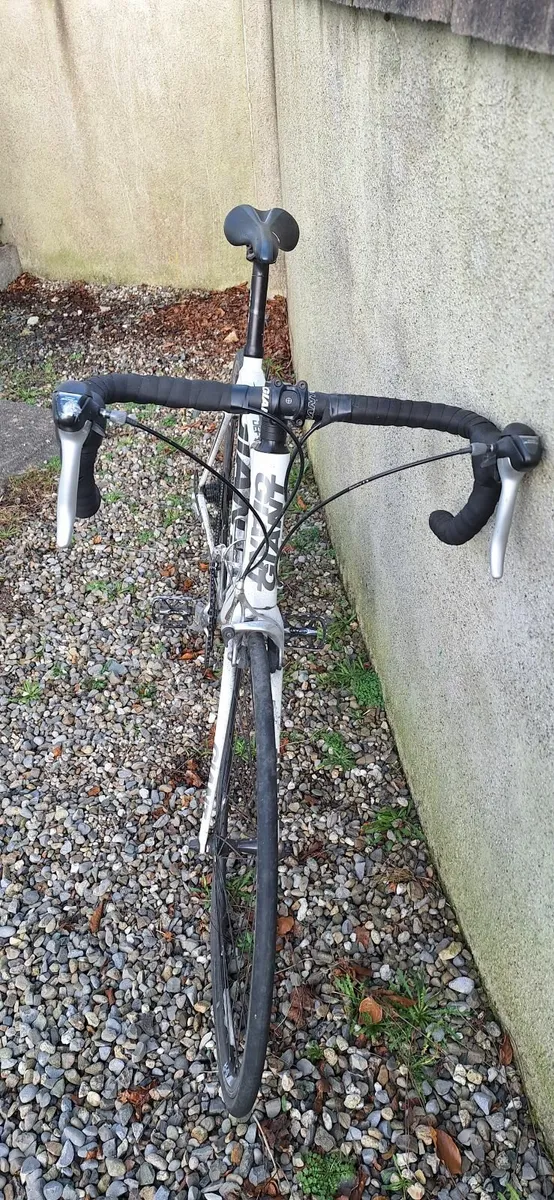 Giant Men's Road bike - Image 3