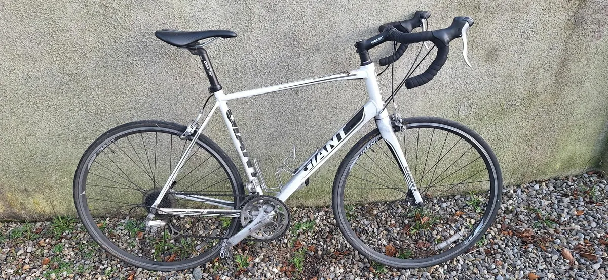 Giant Men's Road bike - Image 1