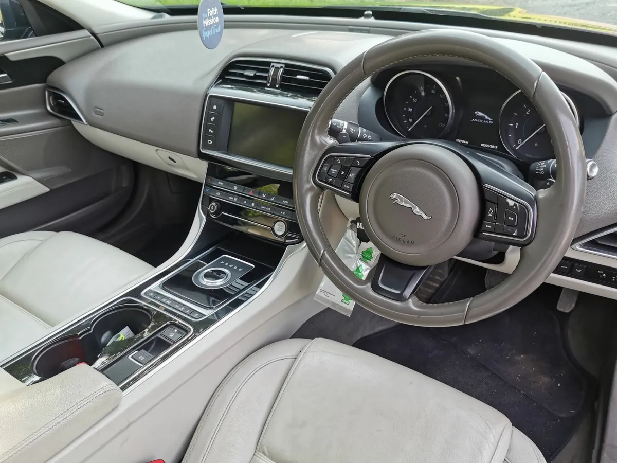 Jaguar XE 2017 - Image 3