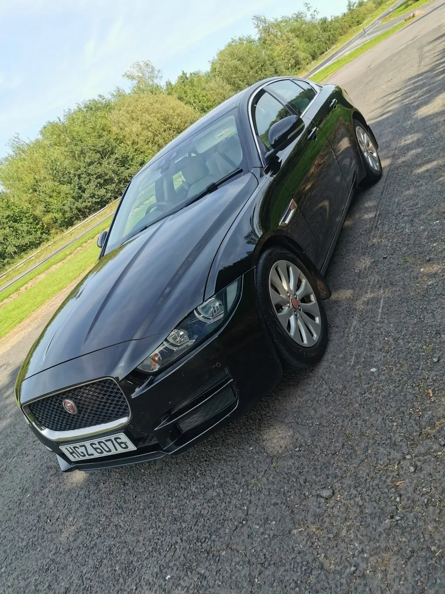 Jaguar XE 2017 - Image 4