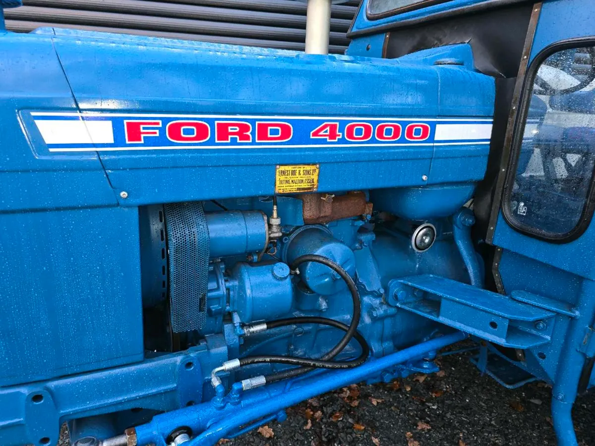 Ford 4000 vintage tractor & cab great condition - Image 3