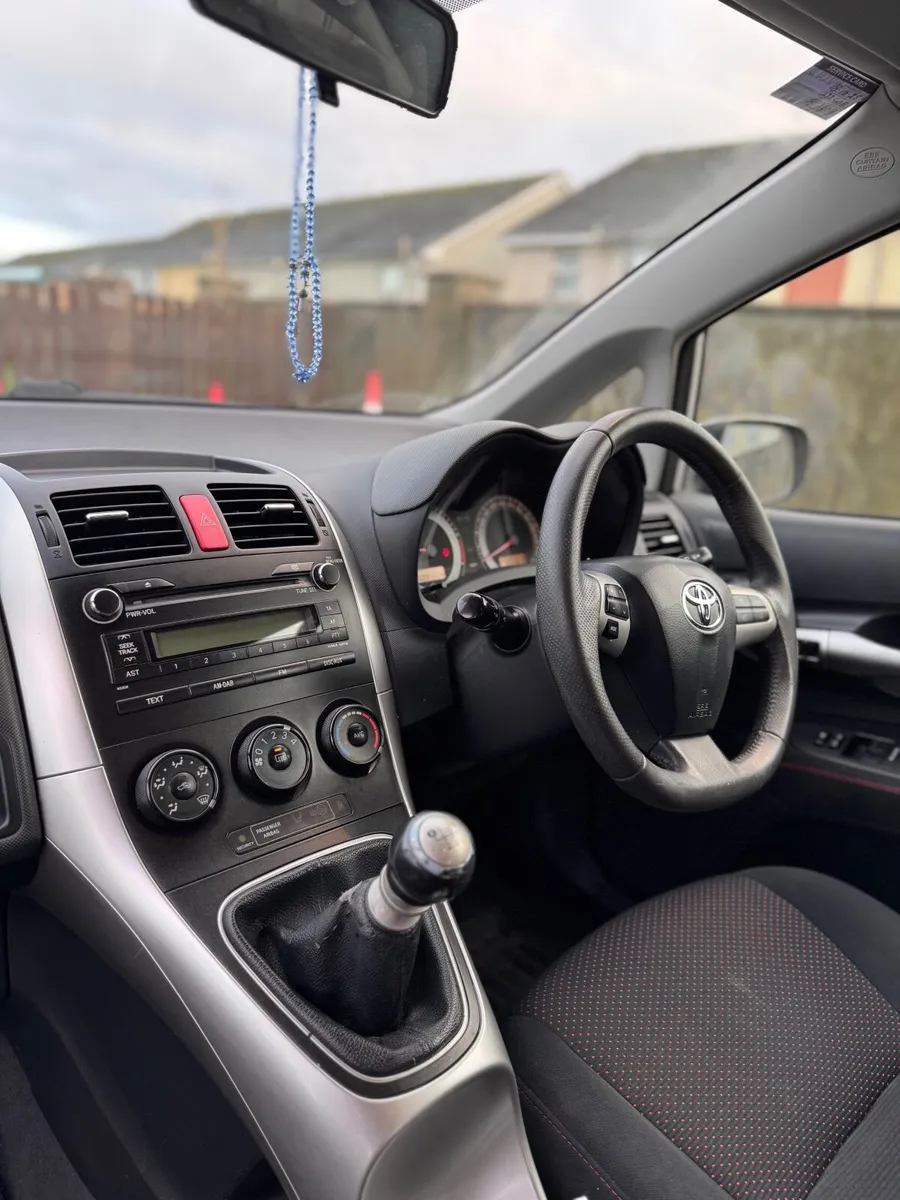 Toyota Auris 2012 - Image 3