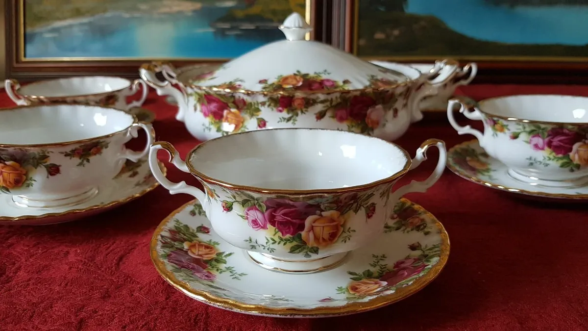 13Pc.Royal Albert Old Country Roses Soup Coupe Set - Image 1