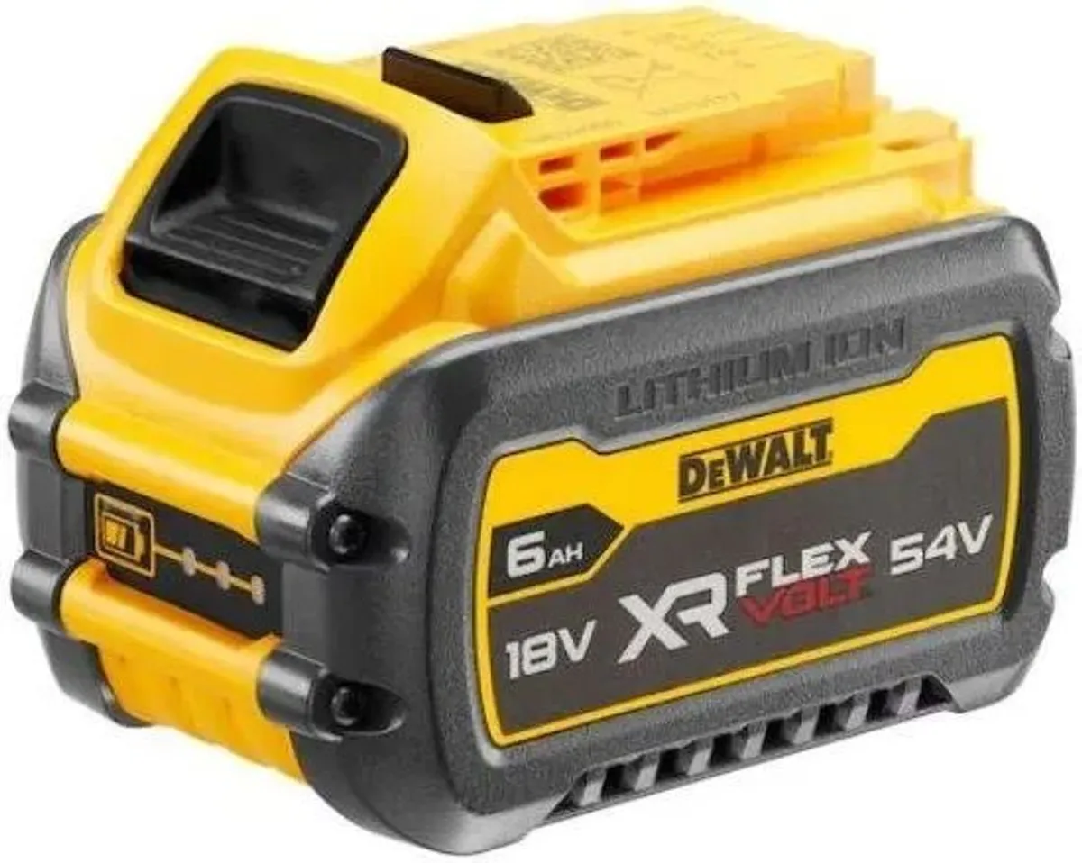 Dewalt circular saw and FlexVolt battery - Image 2