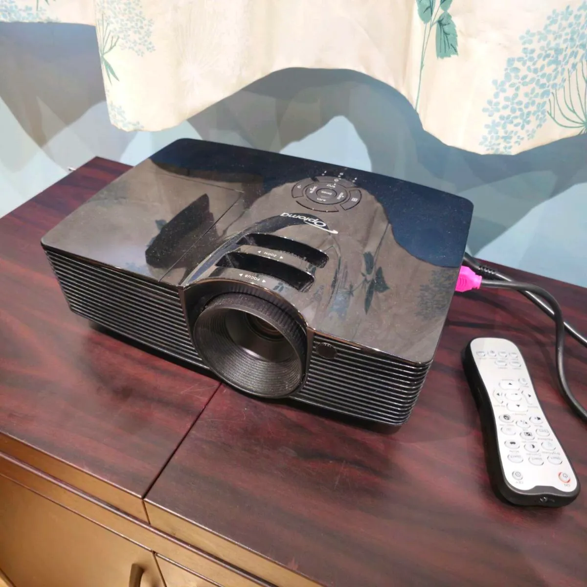 Optoma projector. 1080P HD - Image 1