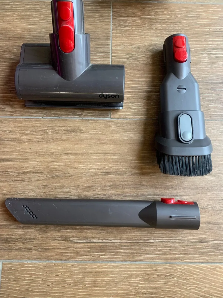 Dyson cordless hoover - Image 3