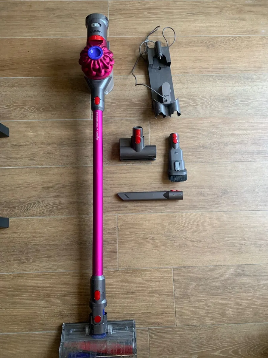 Dyson cordless hoover - Image 4