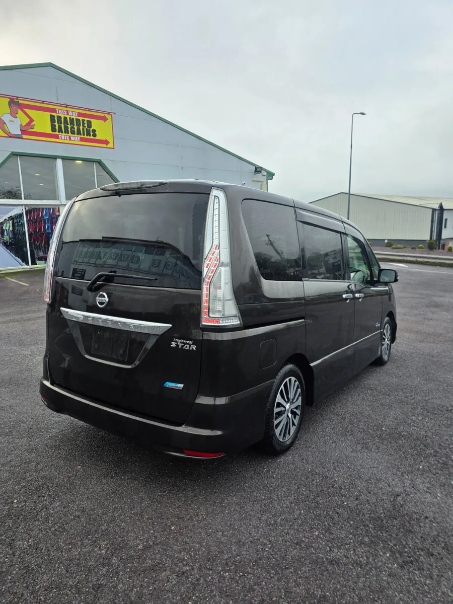 8 Seats Nissan Serena - Image 4