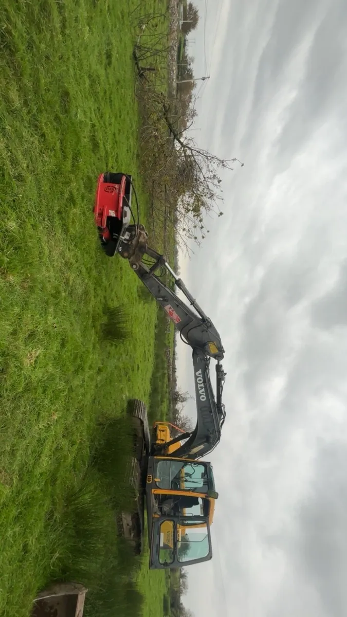 Digger/tractor hire ( groundworker/tree surgeon ) - Image 1
