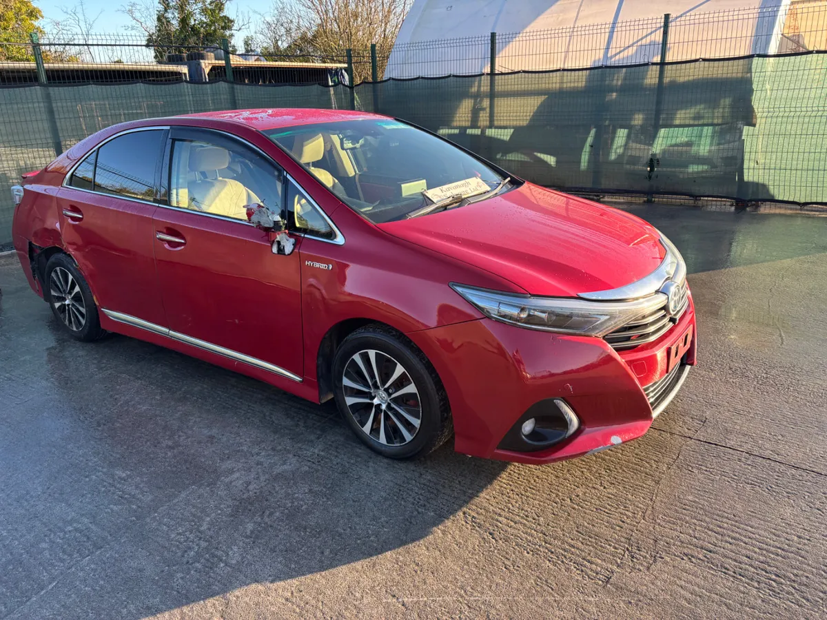 2015 Toyota sai / Corolla    Hybrid - Image 4