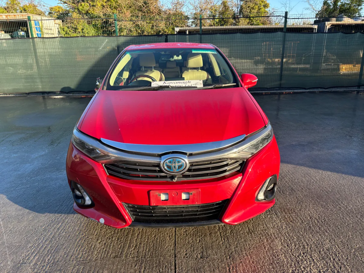 2015 Toyota sai / Corolla    Hybrid - Image 3