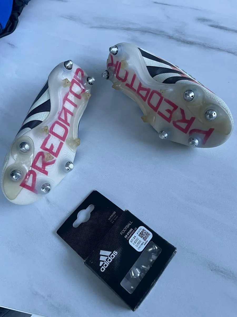Predator Elite metal stud soccer boots - Image 1