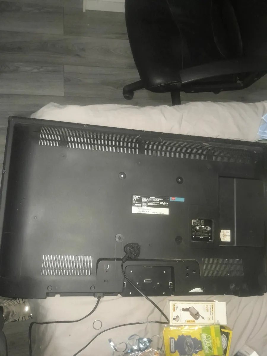 43 inch Hitachi tv - Image 2