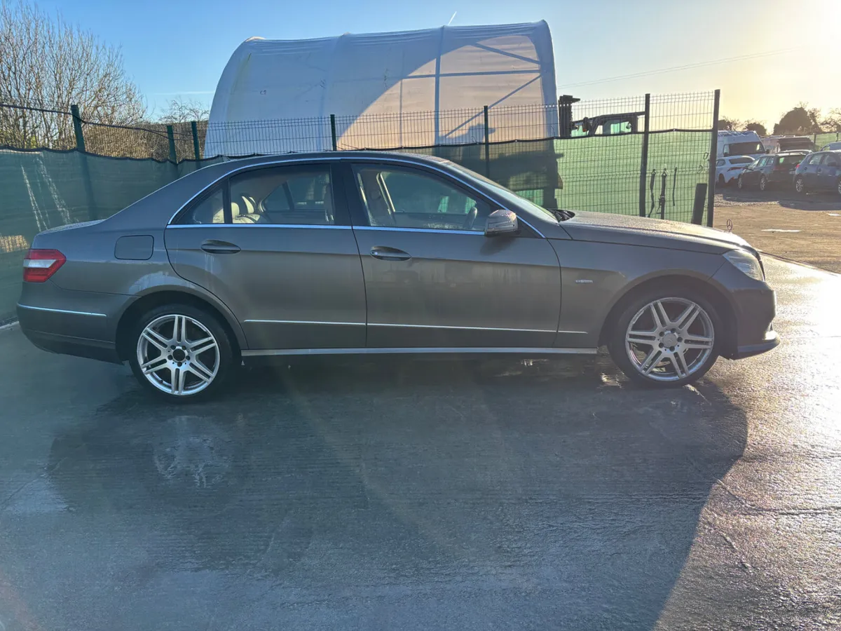 2011 Mercedes E200.   Automatic - Image 3