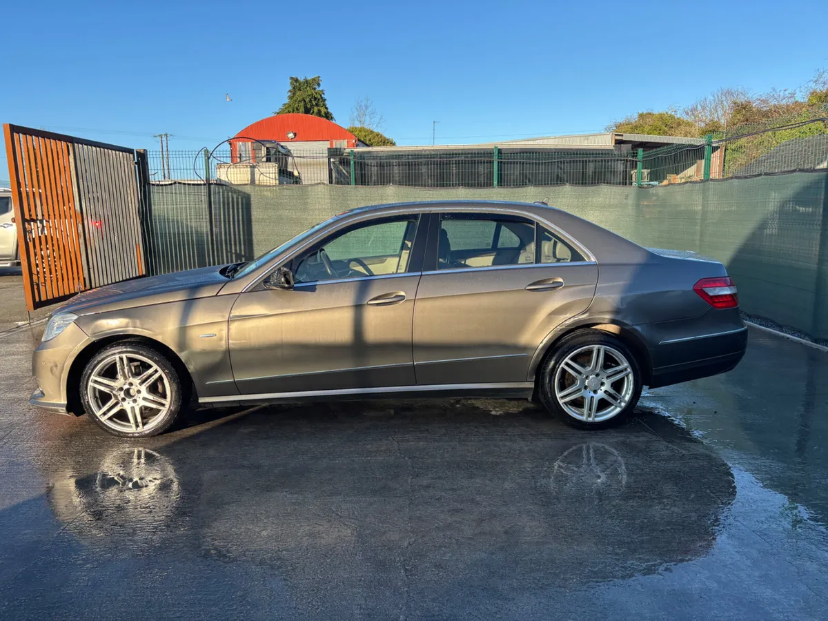 2011 Mercedes E200.   Automatic - Image 3