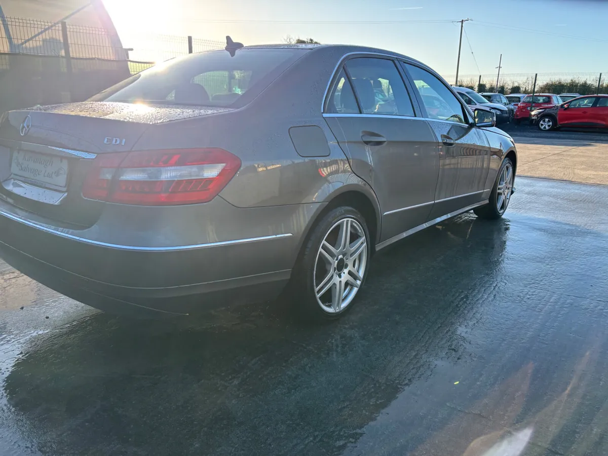 2011 Mercedes E200.   Automatic - Image 4