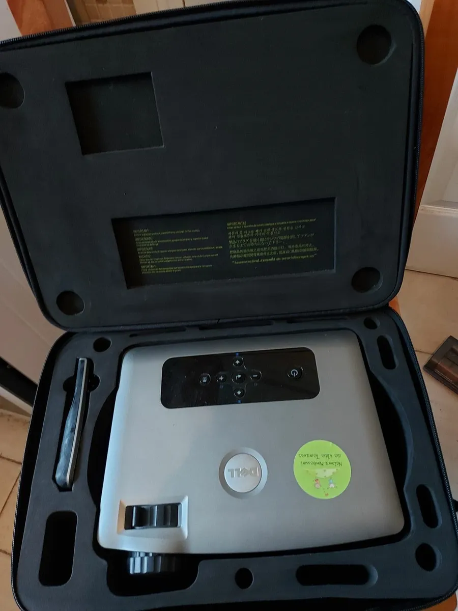 Dell 2400MP 3000 Lumens 1024x768 Front Projector - Image 2