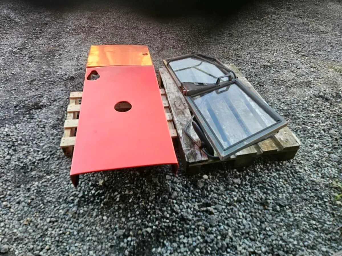 Zetor  8111.  Parts - Image 2