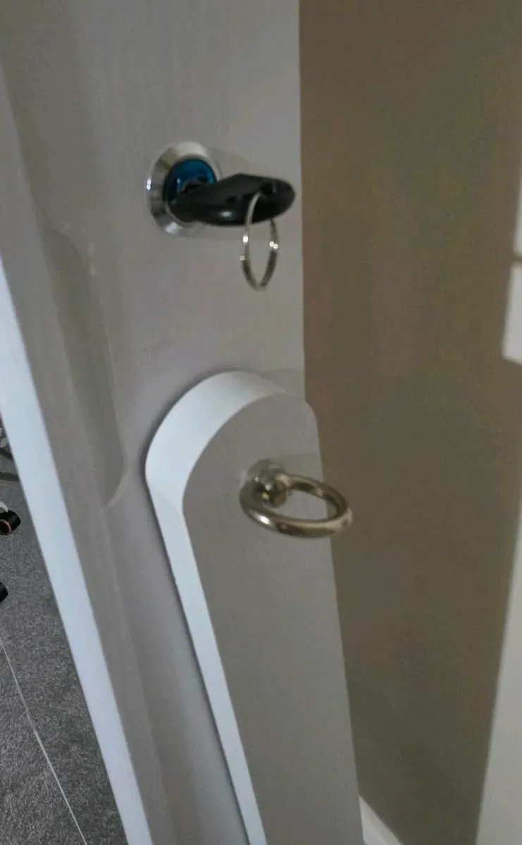 Lockable Jewellery Storage Mirror Armoire Freestan - Image 4