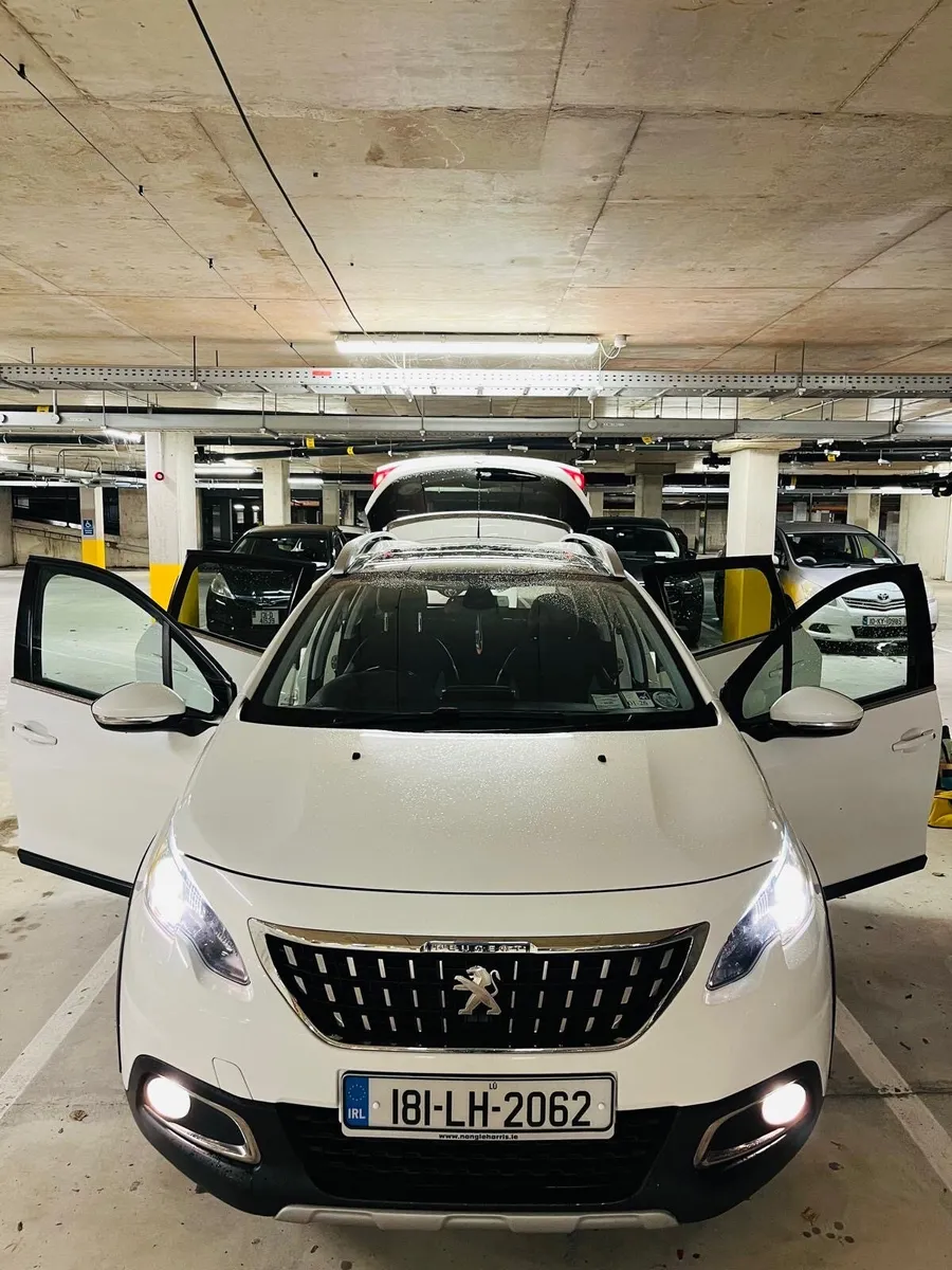 Peugeot 2008 Allure 1.2 AUTO - Image 1