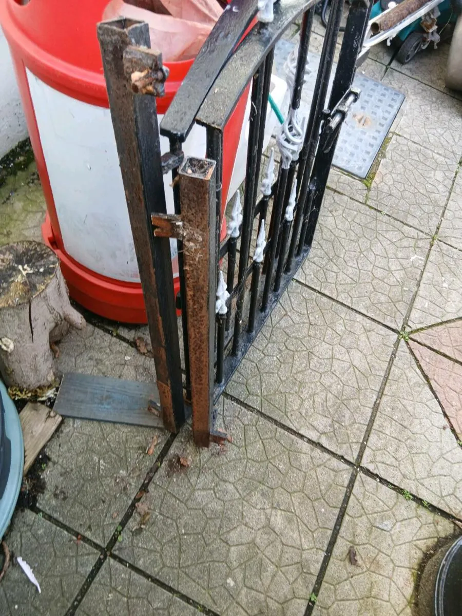 Pedestrian gates x 2 - Image 2