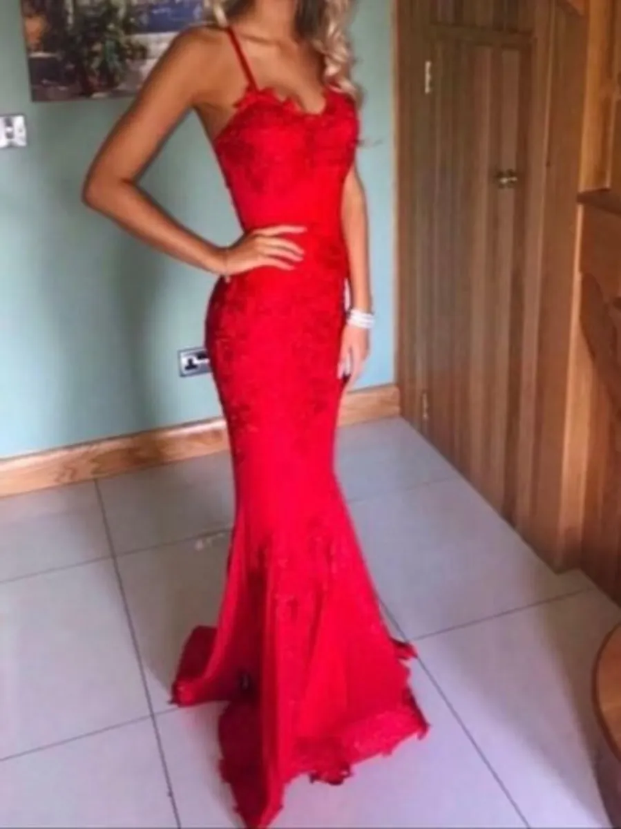 Cari’s Closet Porsia dress in red for sale: - Image 3