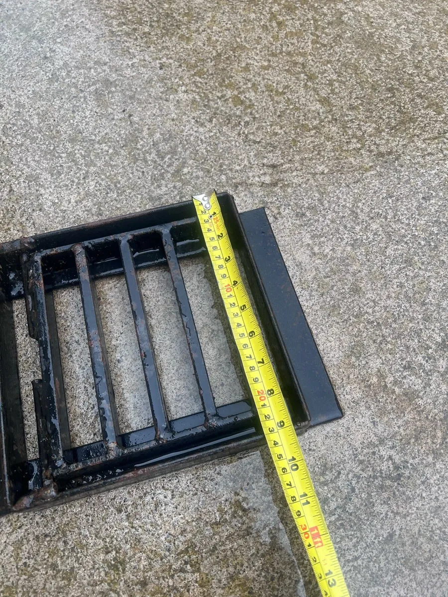 9inch gulley grating (iron) x3 - Image 3
