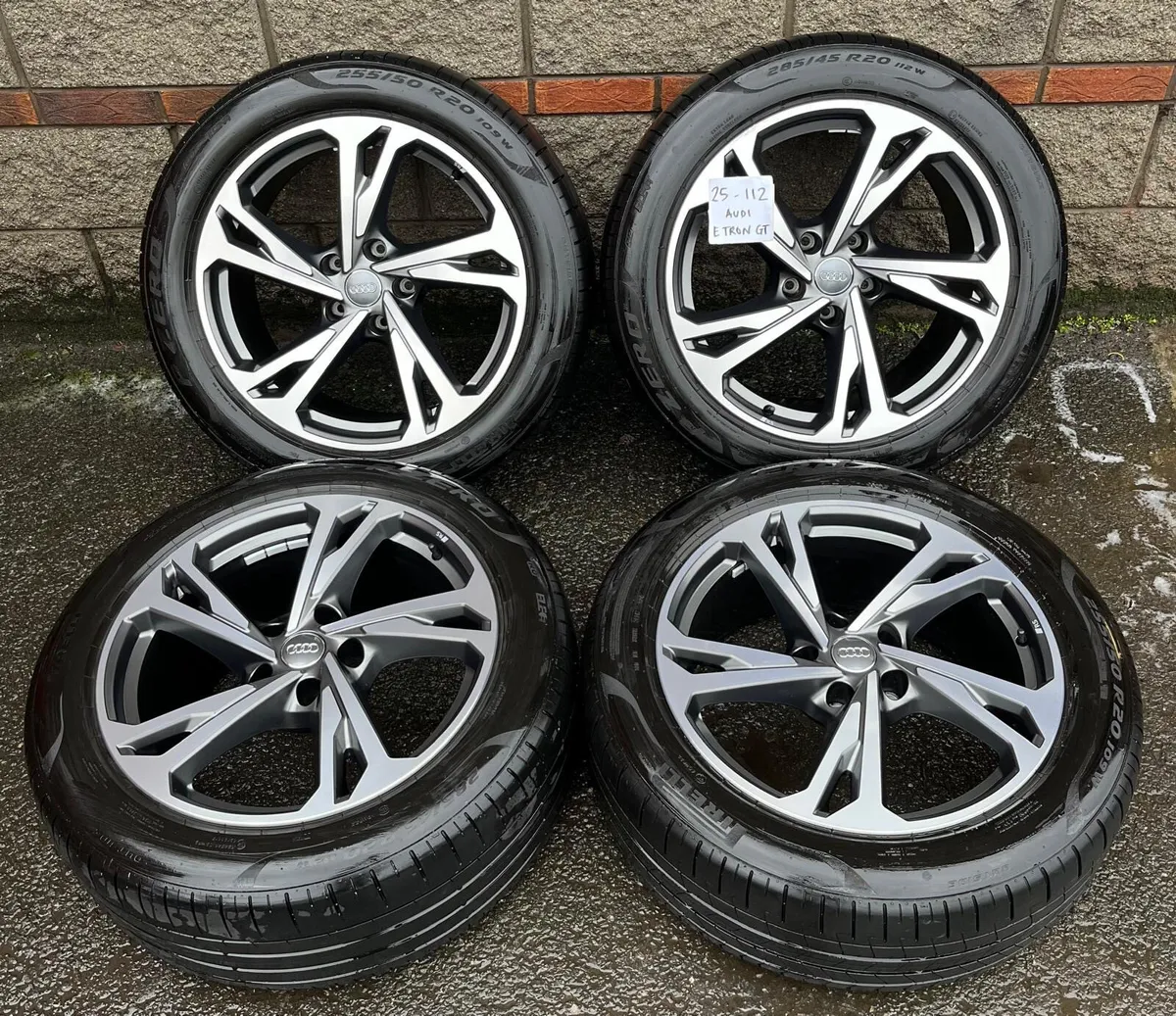 Audi Q6. Alloy wheels