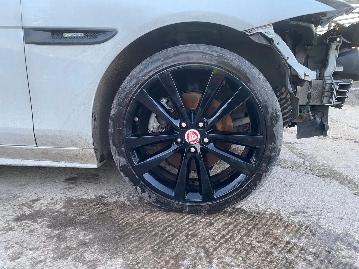 🟢 2016 JAGUAR XE R Sport ⚠️BREAKING FOR PARTS - Image 2