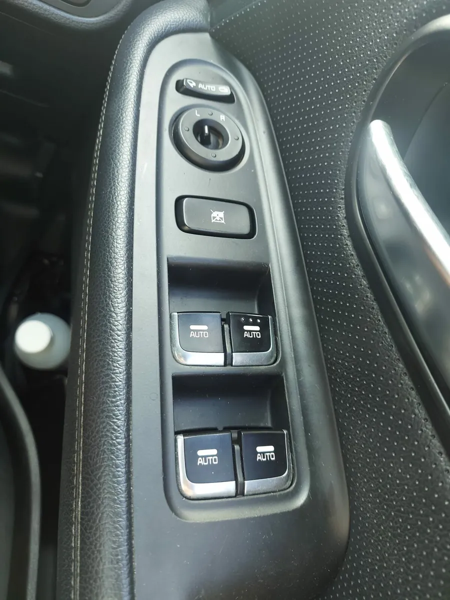 Car 142WW392 - Image 4