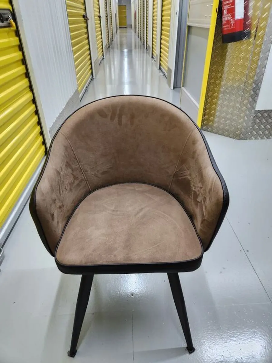 Kitchen Table and chairs - Image 3