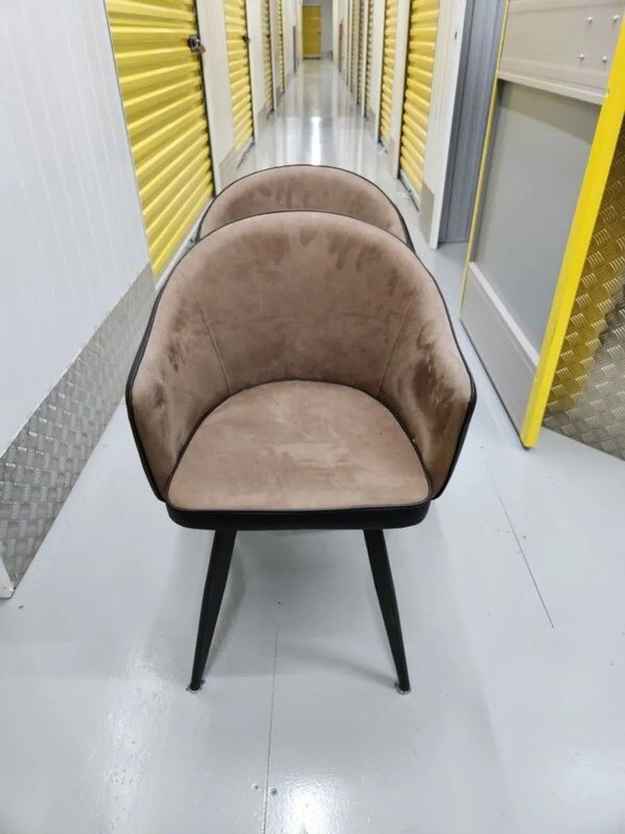 Kitchen Table and chairs - Image 4