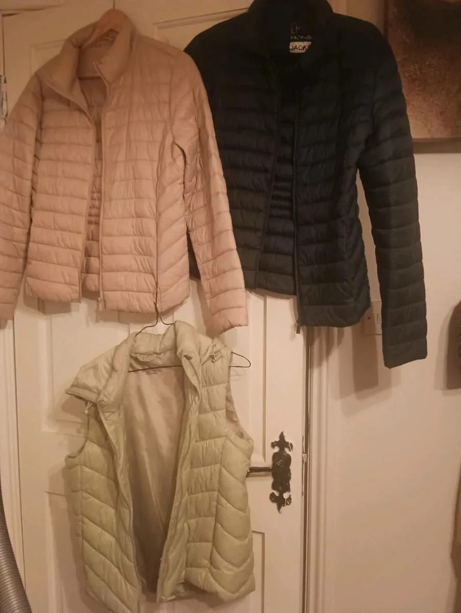 3 like new ,med oats 15 lot - Image 1