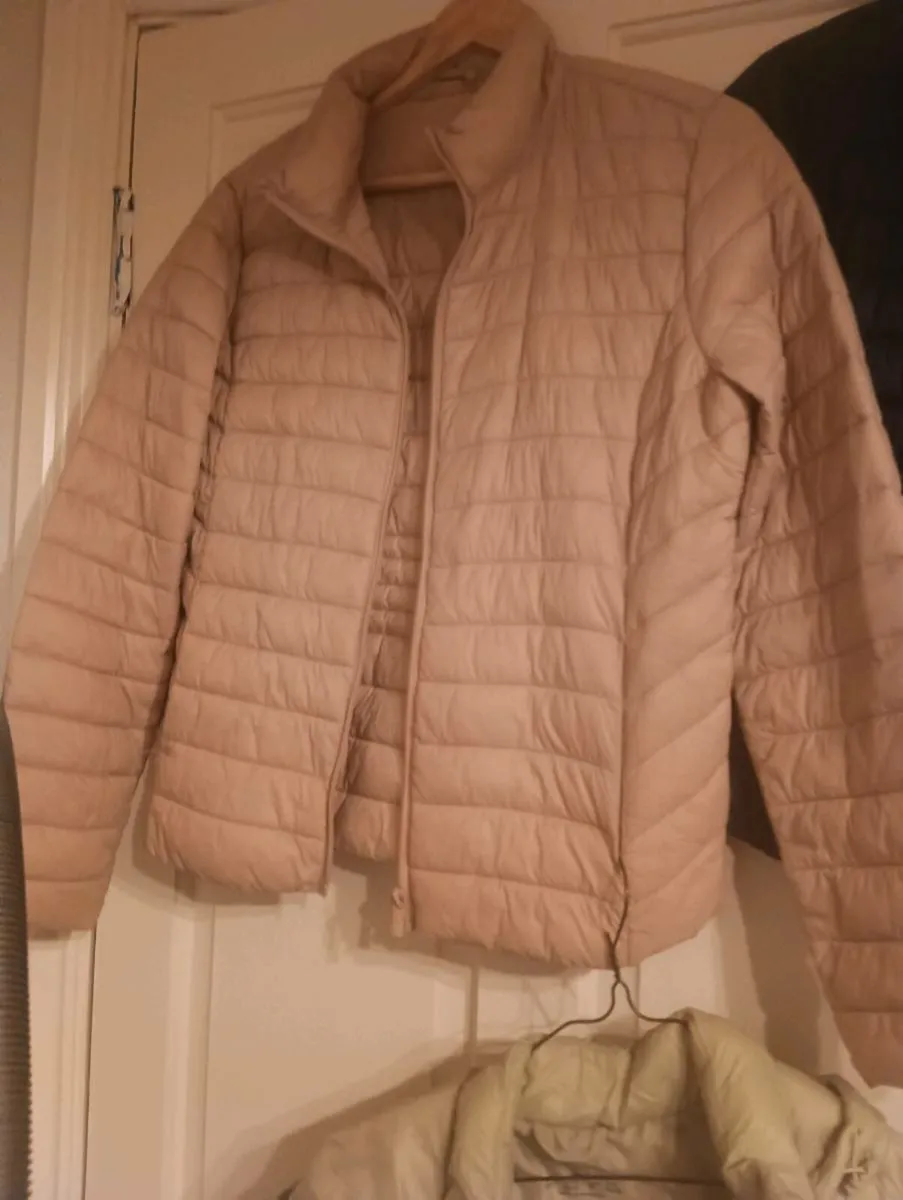 3 like new ,med oats 15 lot - Image 3