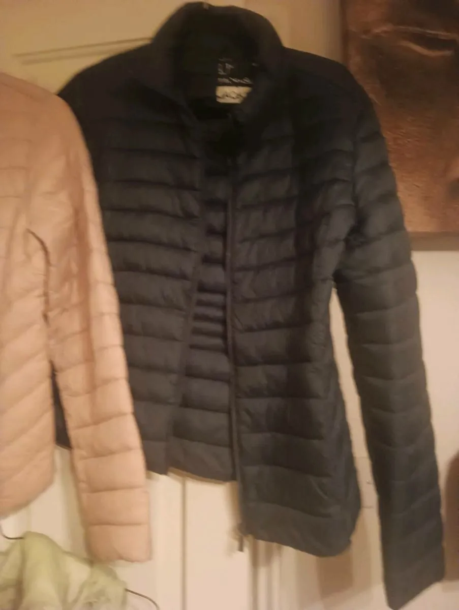 3 like new ,med oats 15 lot - Image 4