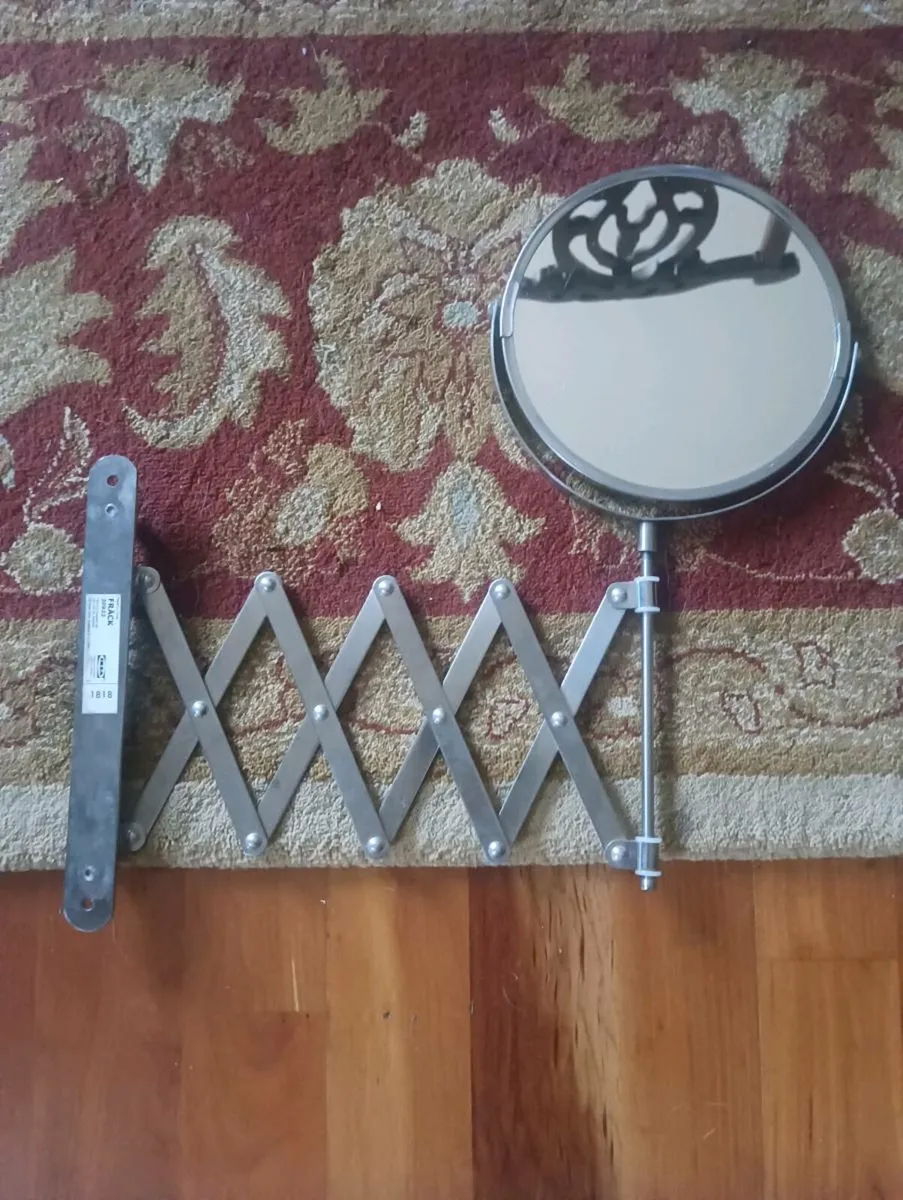 Small mirror for wall, adjustable new,5 Euro - Image 1