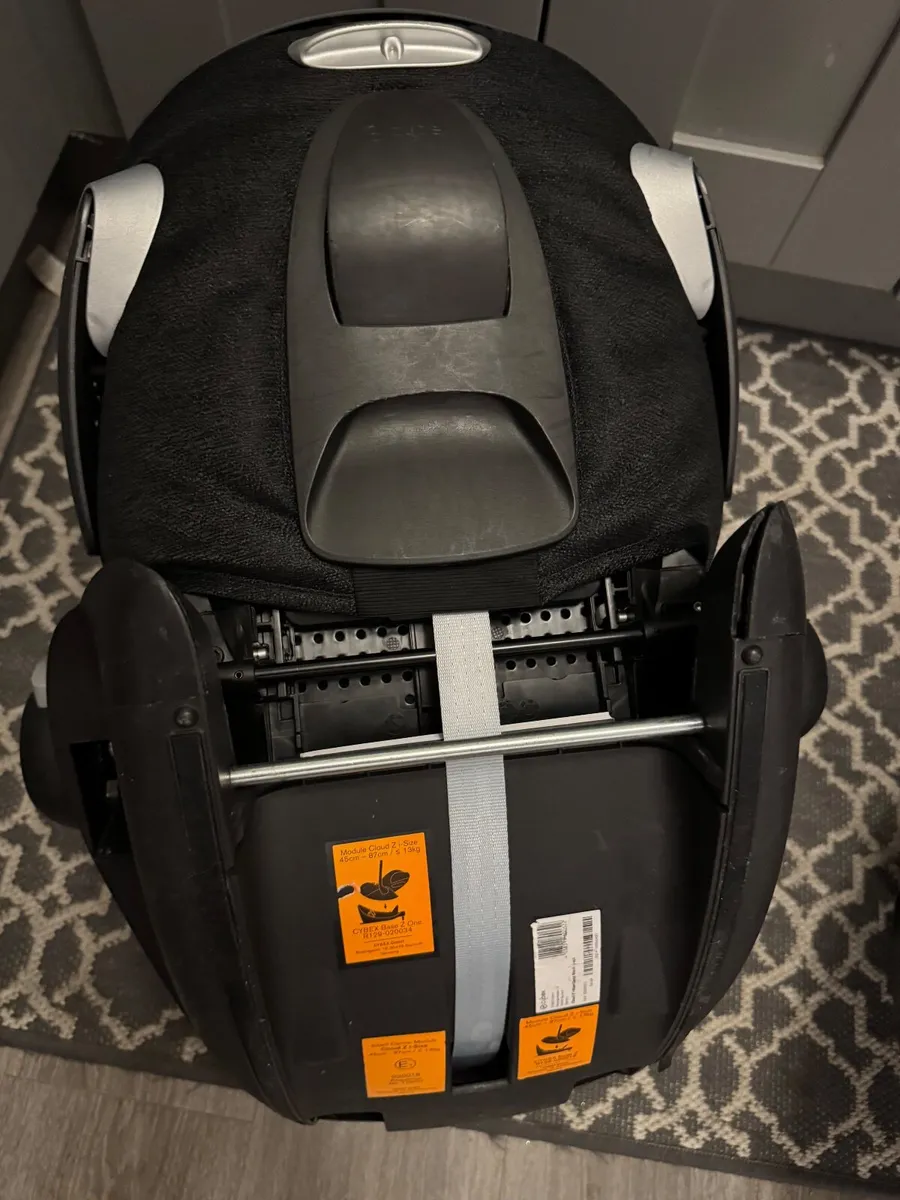 Cybex Baby Seat and Isofix - Image 3