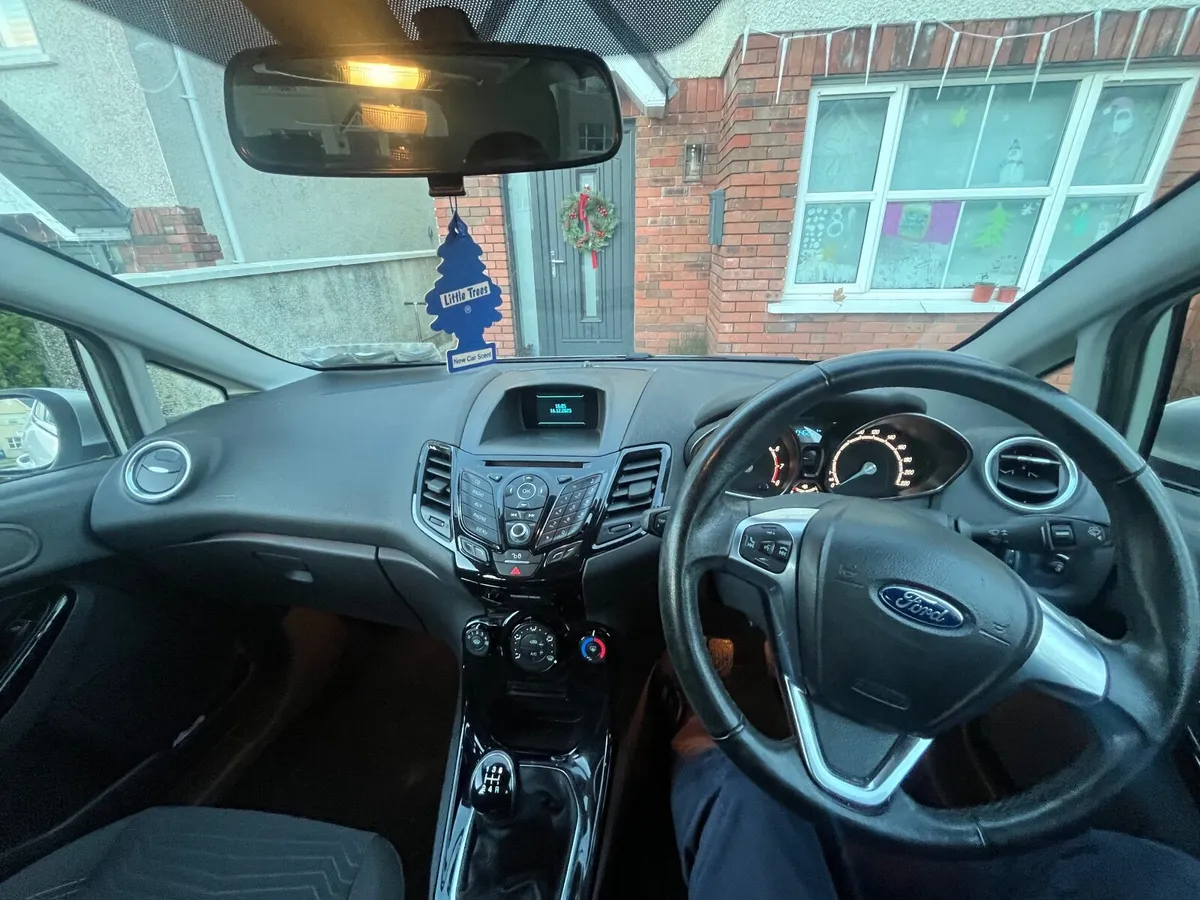 Ford Fiesta 2015 - Image 4