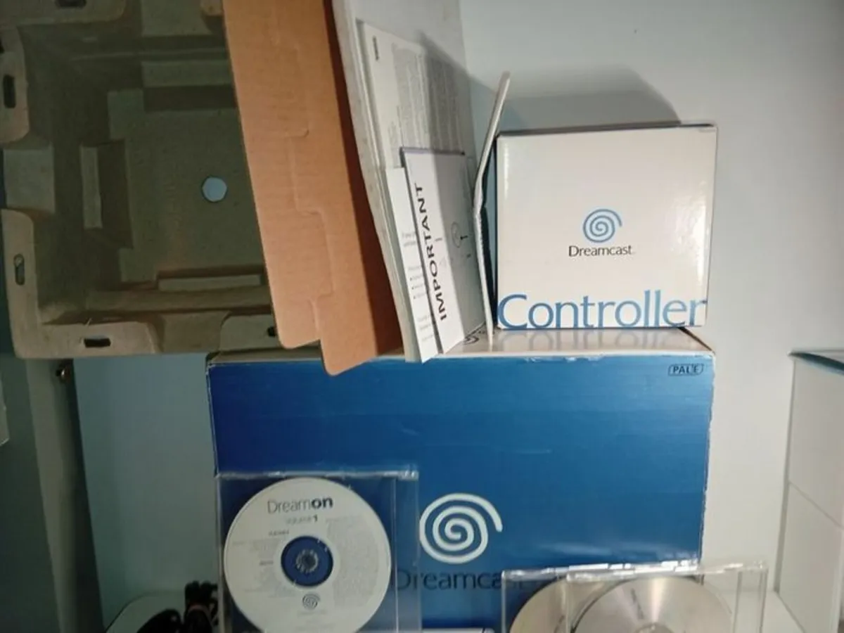 Boxed Se  ga Dreamcast Hkt 3030 Version 1 - Image 2