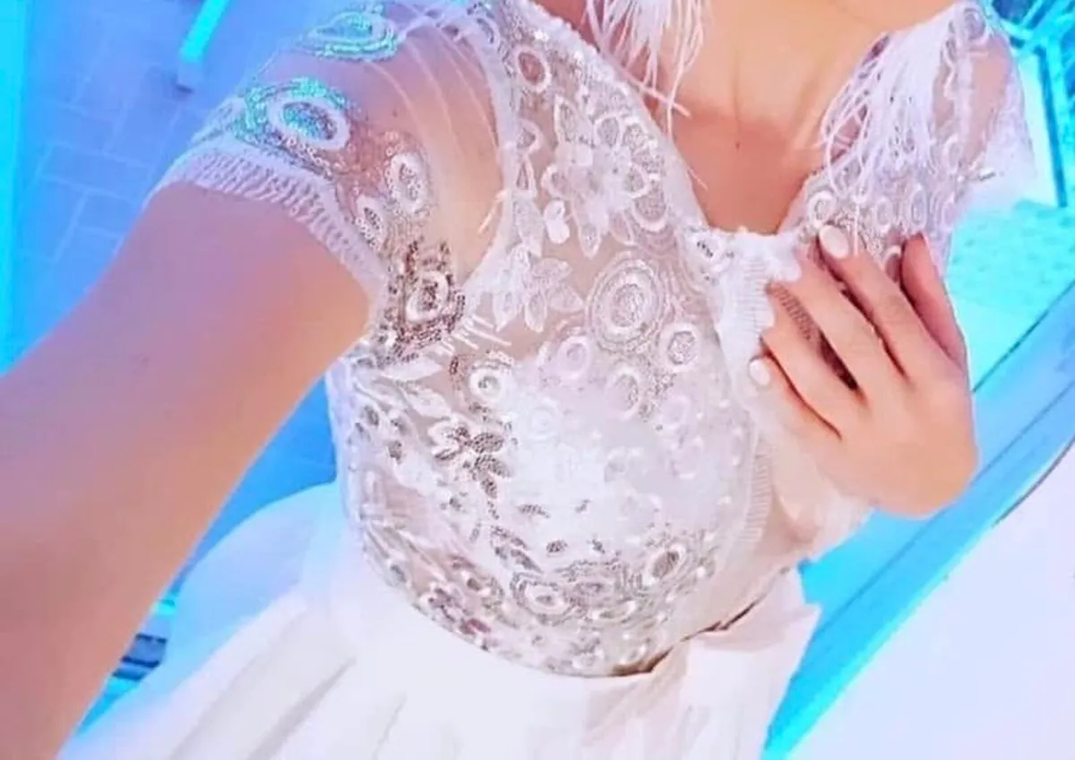 Wedding dress - Image 2