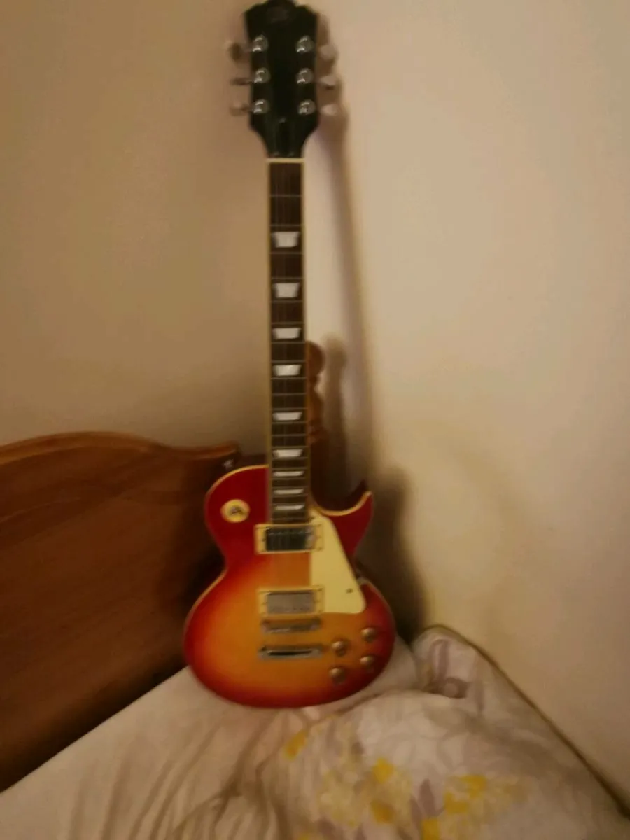 Electric guitar & amplifier - Image 1