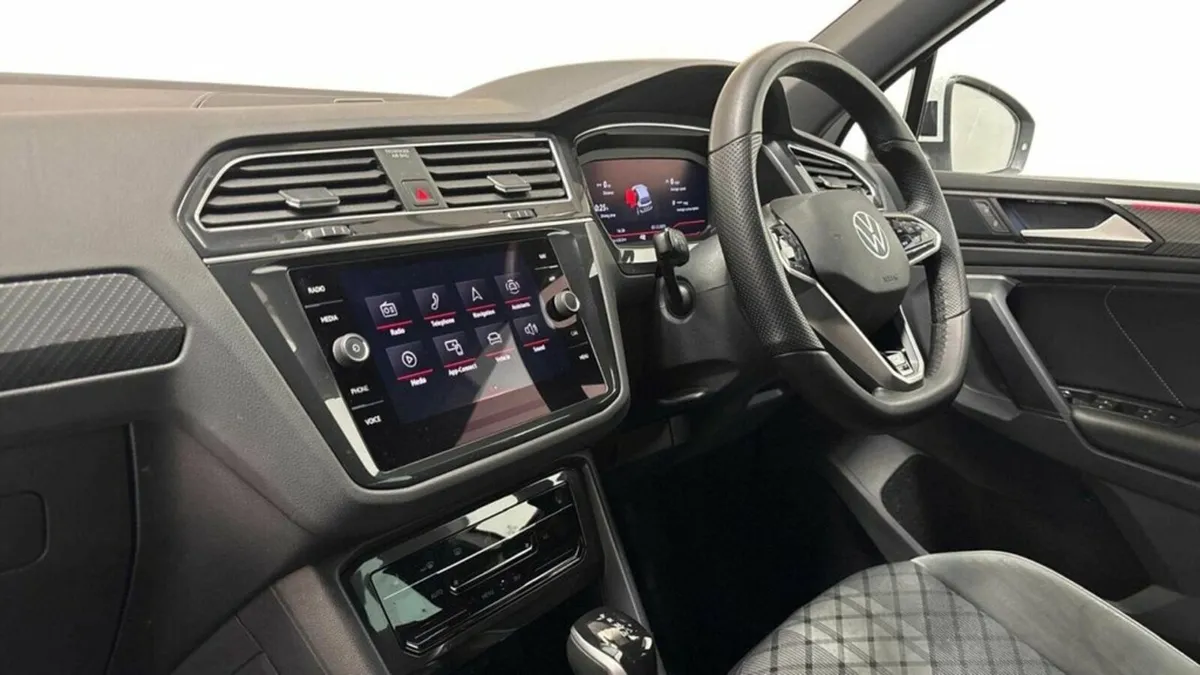 2.0 TDI R-Line SUV 5dr Diesel DSG Euro 6 (s/s) (15 - Image 4