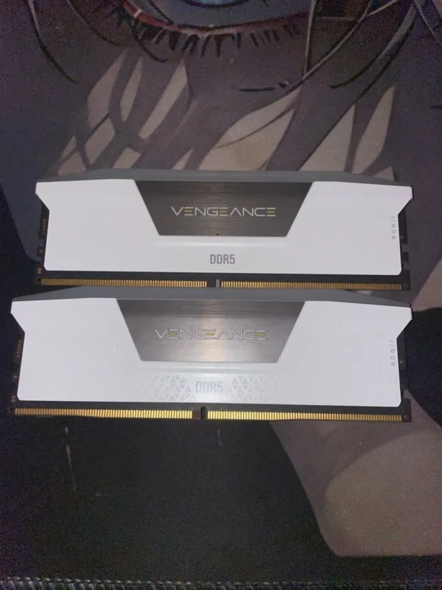 Corsair Vengeance 64gb (2 X 32gb) Pc5-41600 (ddr5-5200) White Rgb - Image 1