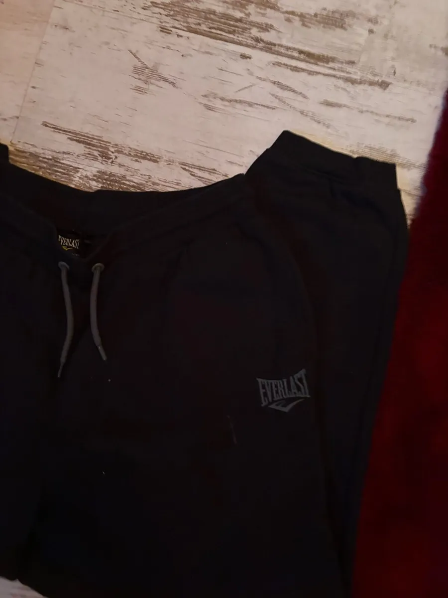 Four 3XL tracksuit bottoms - Image 4