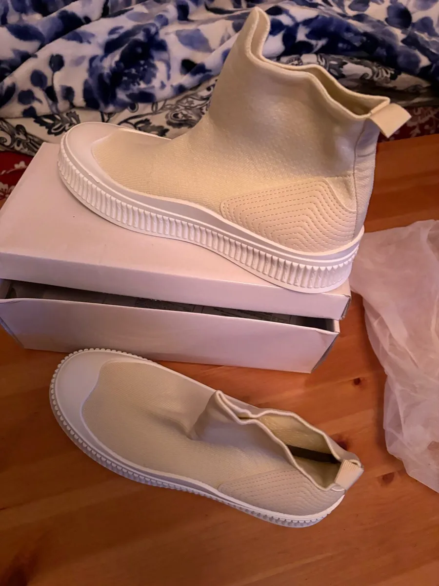 New slip on trainers - Image 1