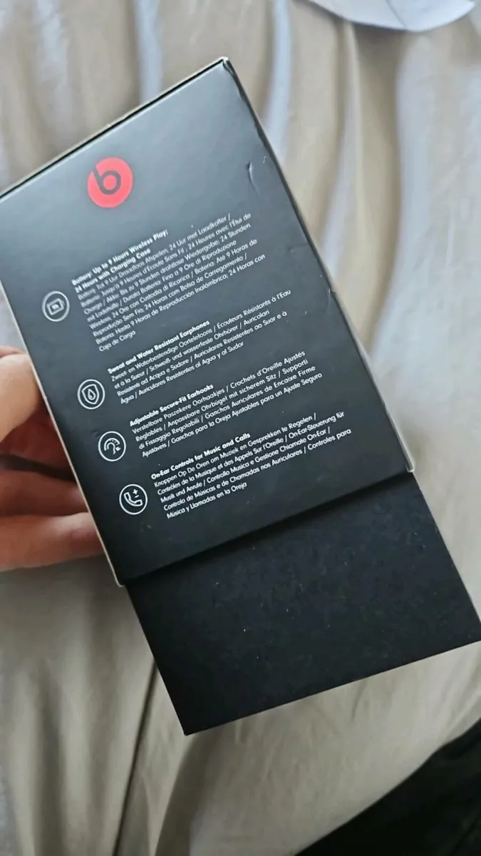 Powerbeats pro wireless esrphones - Image 2