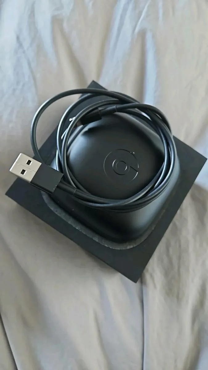 Powerbeats pro wireless esrphones - Image 3