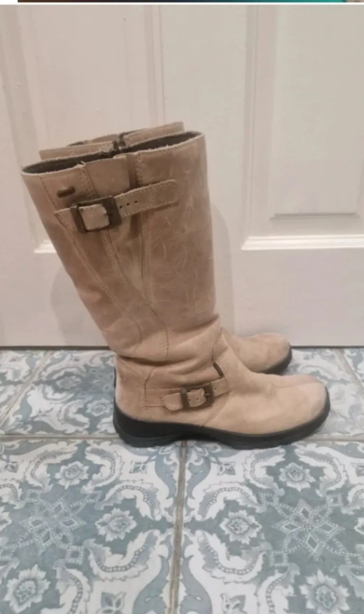 Boots - Image 1